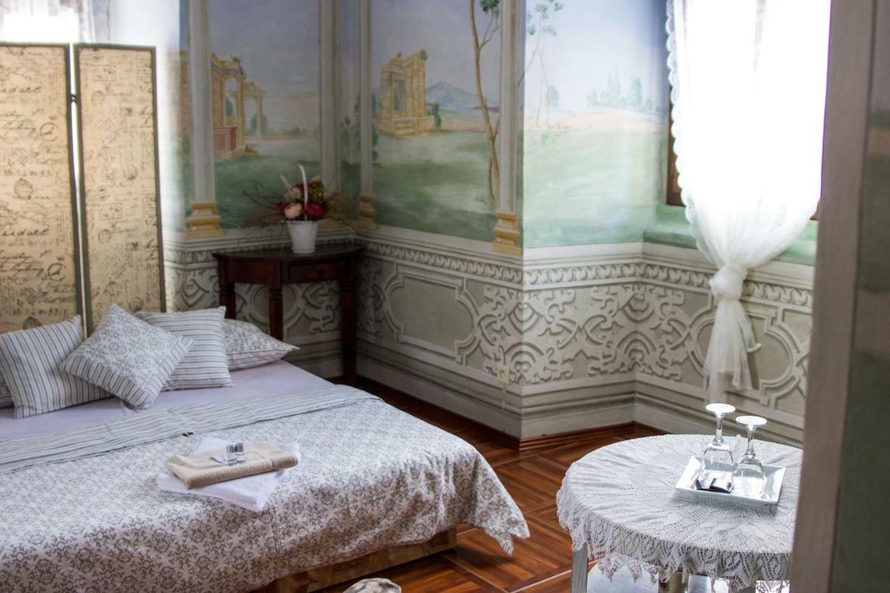Hotel Dům zámeckých kaplanů Valec Exteriér fotografie