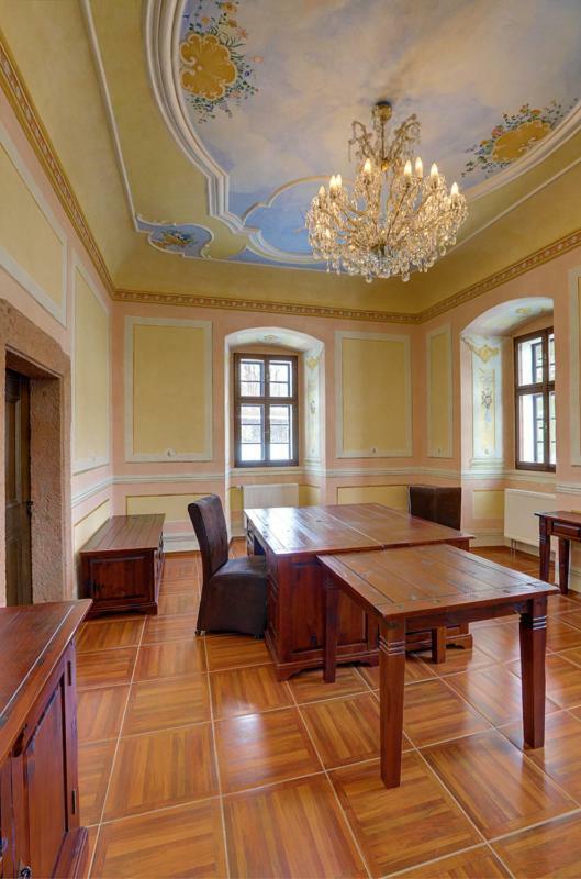 Hotel Dům zámeckých kaplanů Valec Exteriér fotografie